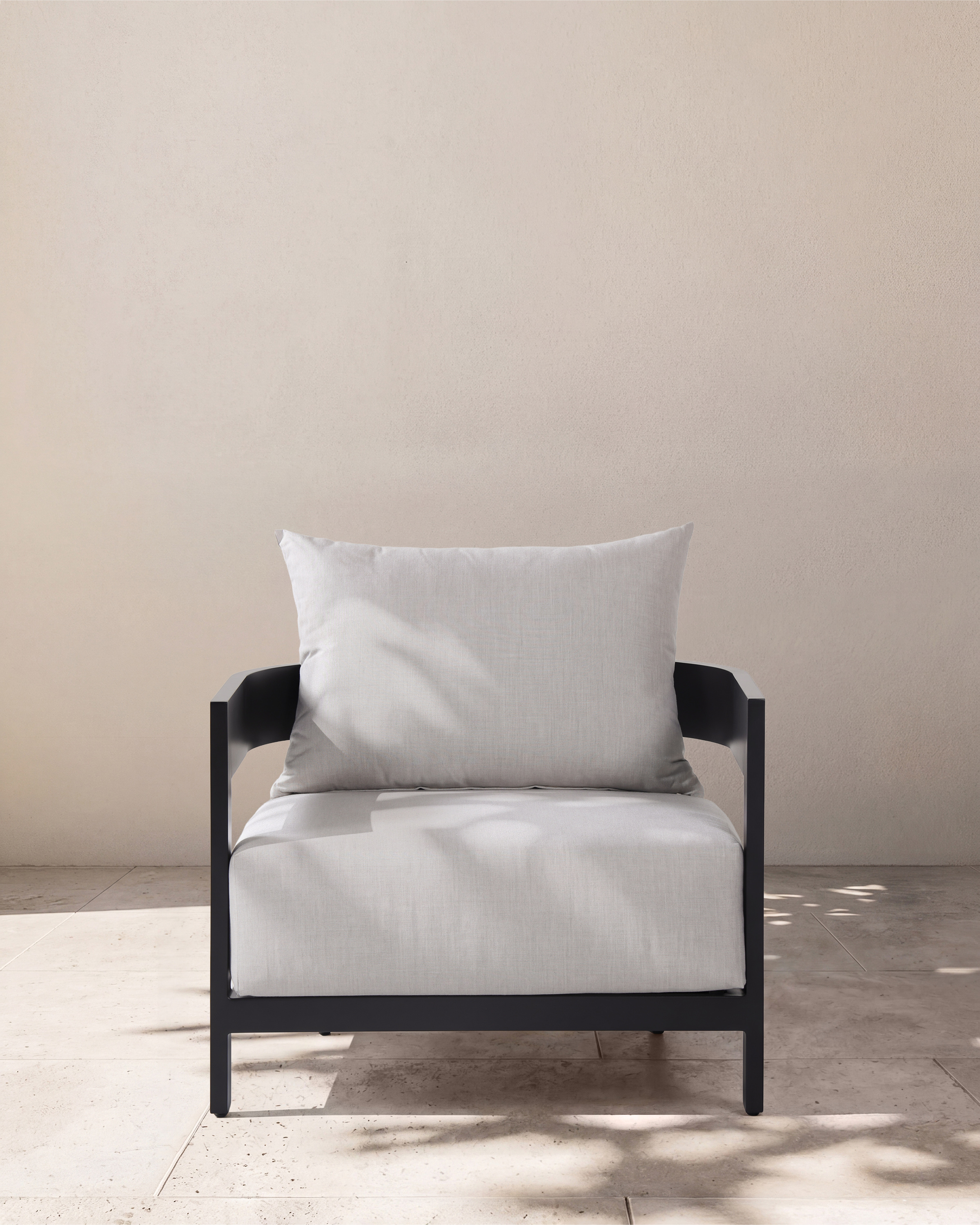 Curved Powder-Coated Aluminum Outdoor Lounge Chair