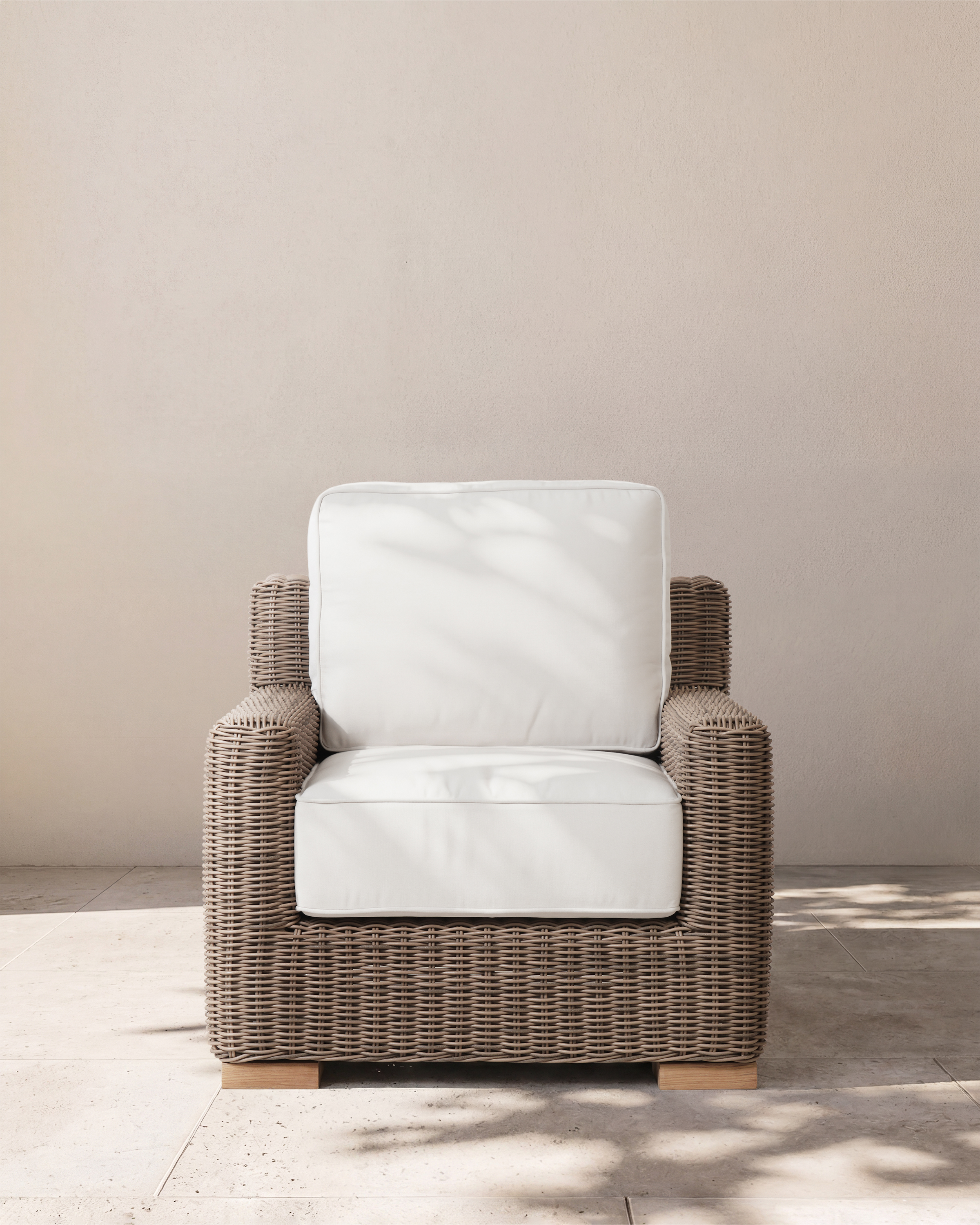 Classic All-Weather Wicker Outdoor Lounge Chair